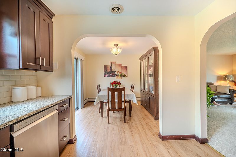 5th image of 17 Delaware Avenue