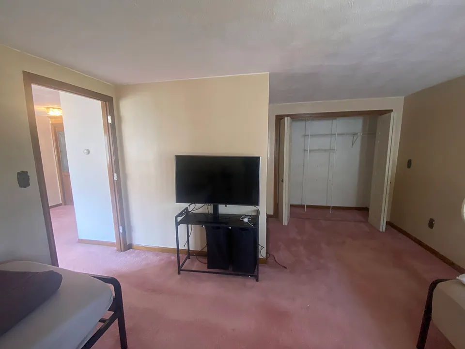 49 Linden St