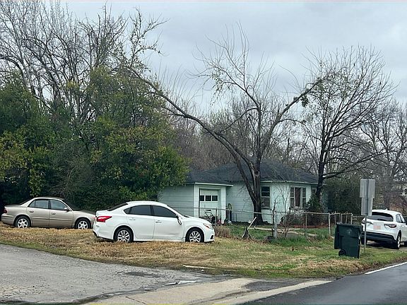 3rd image of 1702 Callahan St