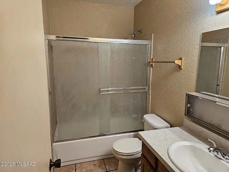 820 S Langley Ave #204 — Photo 12