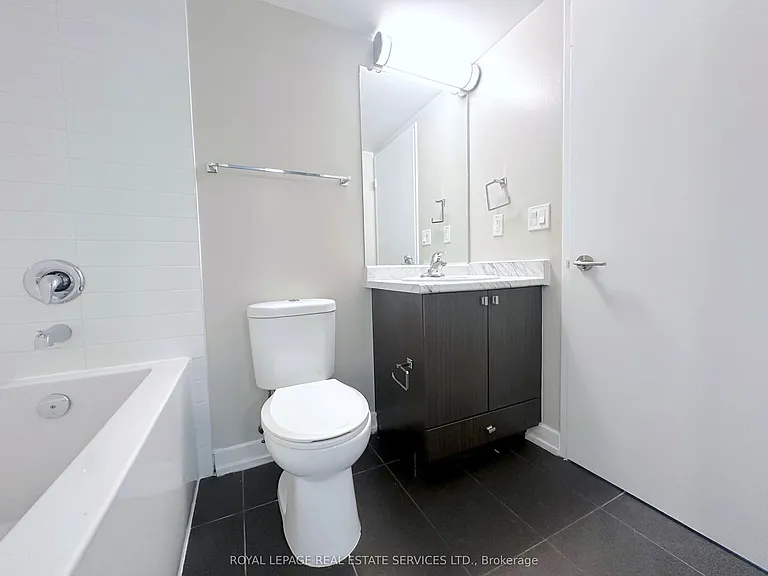 561 Sherbourne St #702 — Photo 9