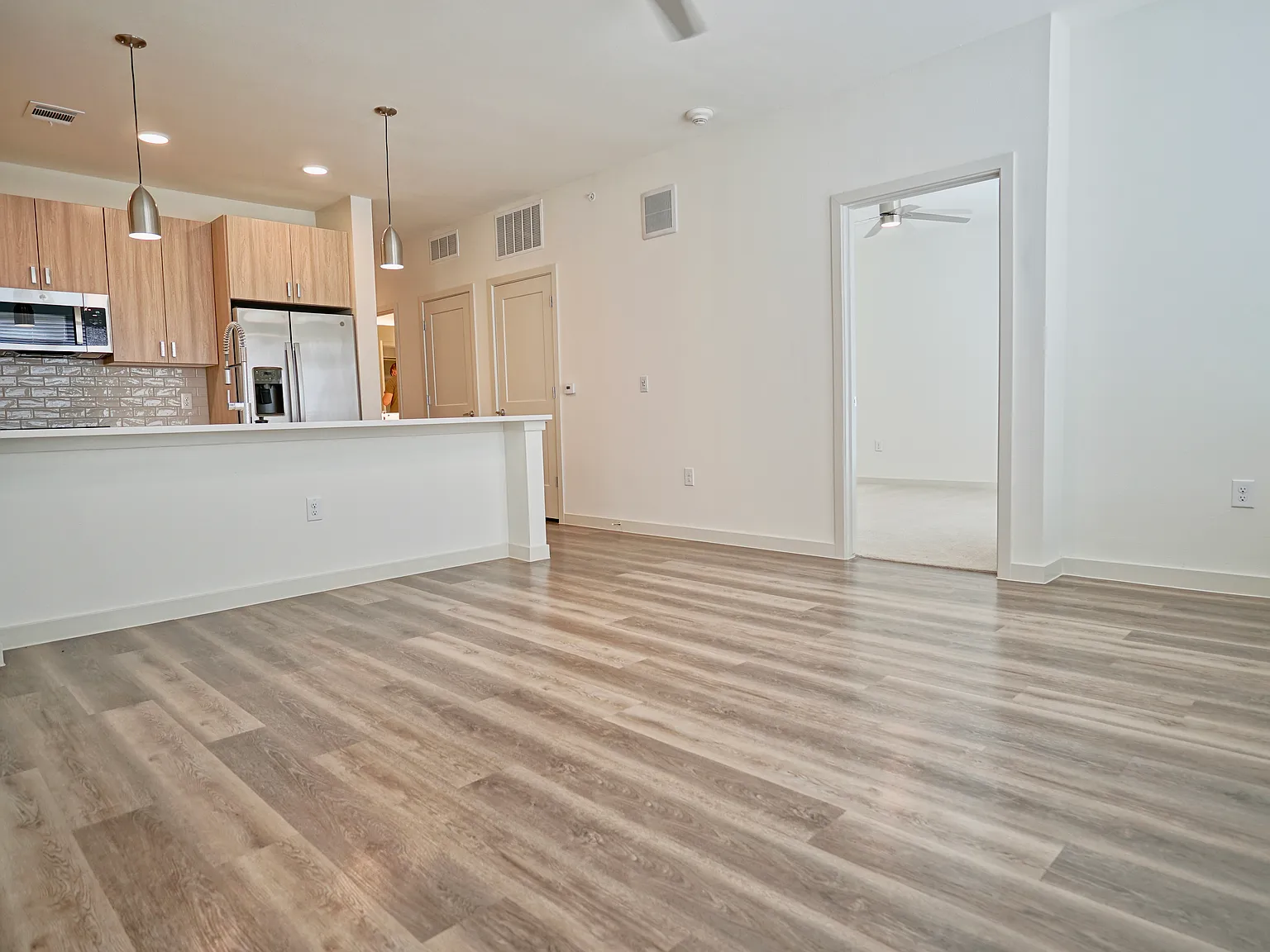 1 bed, 840 sqft, $1,295 — Photo 2