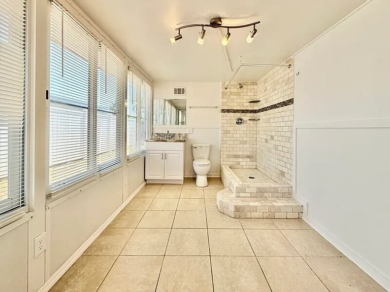 10108 Paradise Blvd — Photo 59
