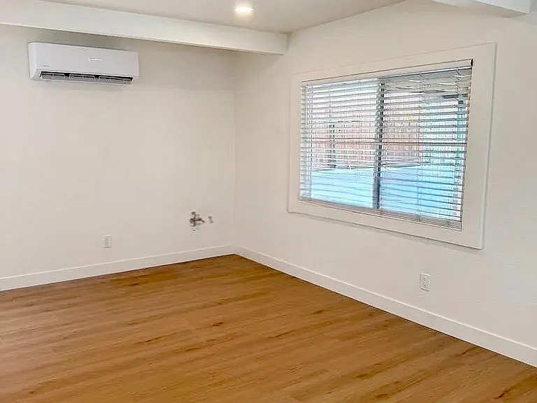 3 bed, 750 sqft, $2,288 — Photo 4