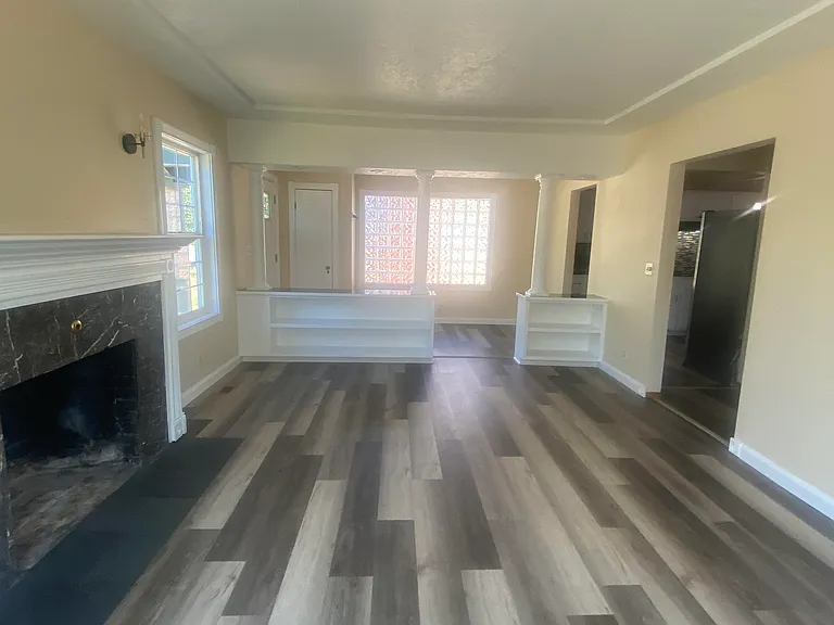 1620 Broadway St NE — Photo 2