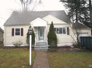 201 Irvington Rd, Teaneck, NJ 07666