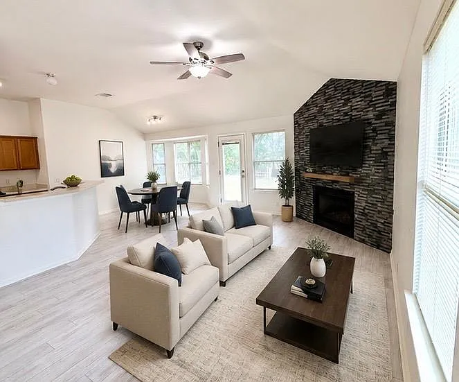 206 Sunshadow Dr — Photo 5