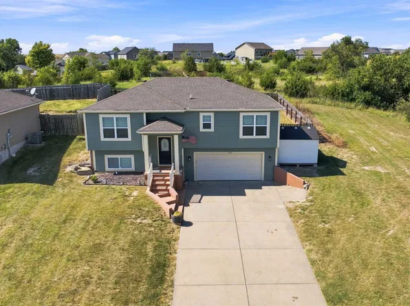 1406 Sutter Woods Rd, Junction City, KS 66441