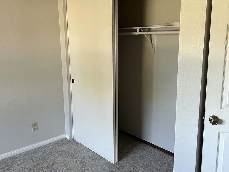 451 Summer View Cir — Photo 18