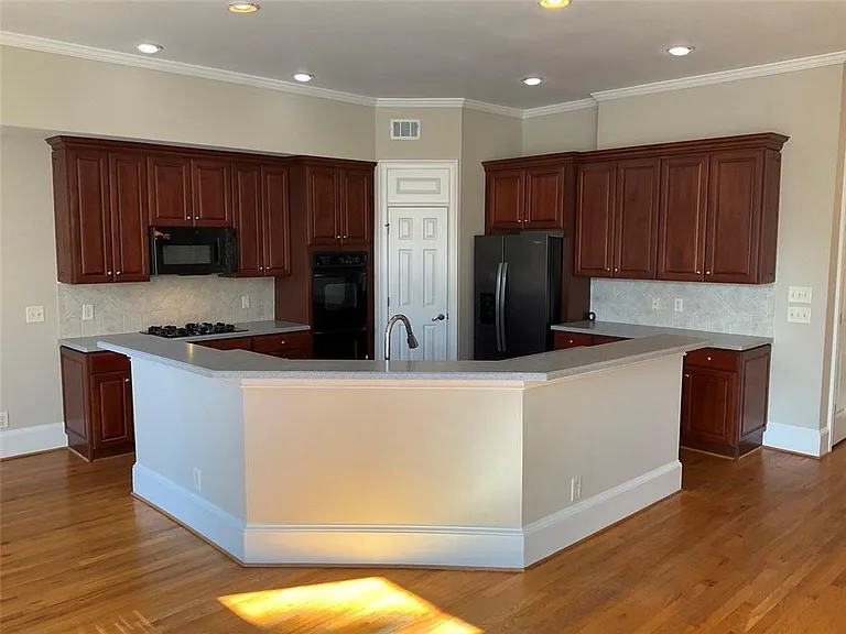 6193 Spalding Dr — Photo 11