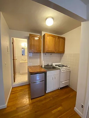 Rented by Universal Realty Group | media 3