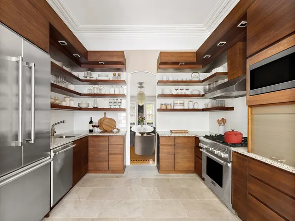 100 6th Avenue image 7 of 27