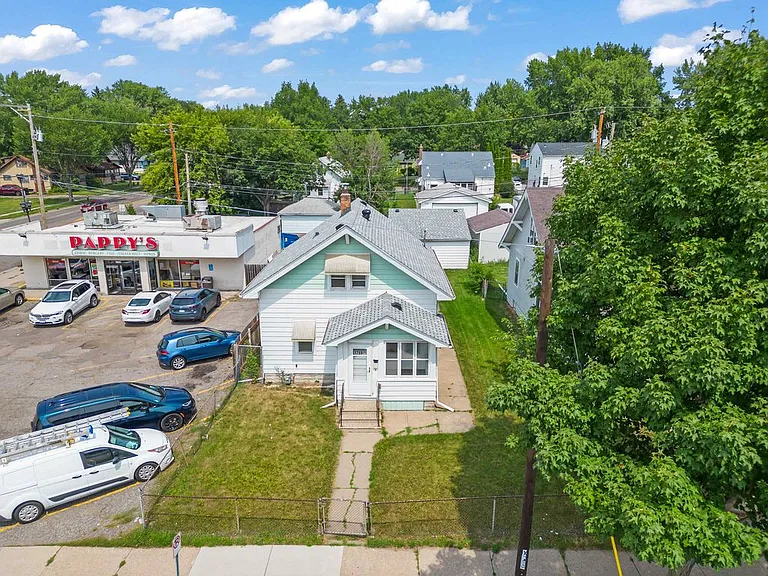 1789 Maryland Ave E — Photo 5