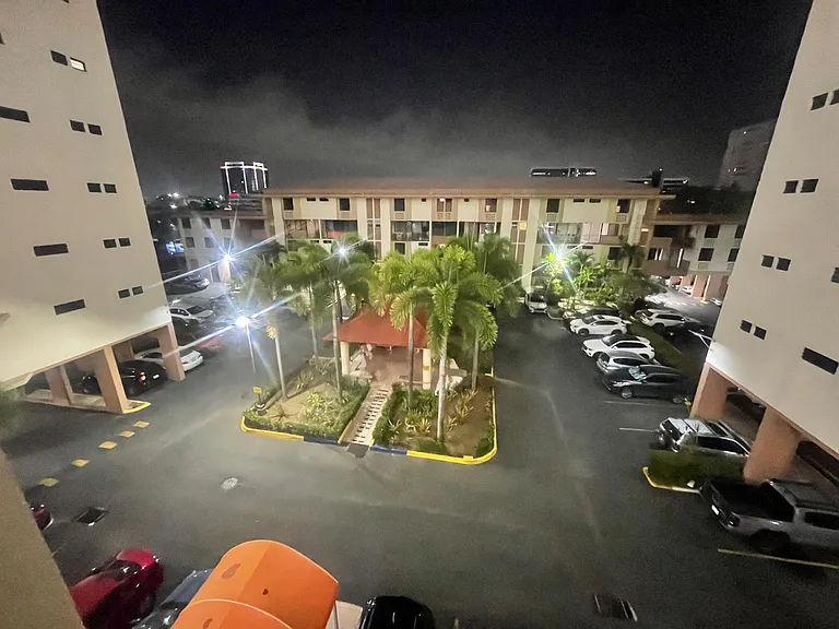 8A Atrium Plz #8A — Photo 4