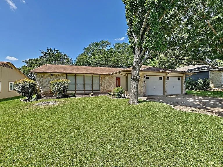 3707 Tarragona Ln — Photo 3