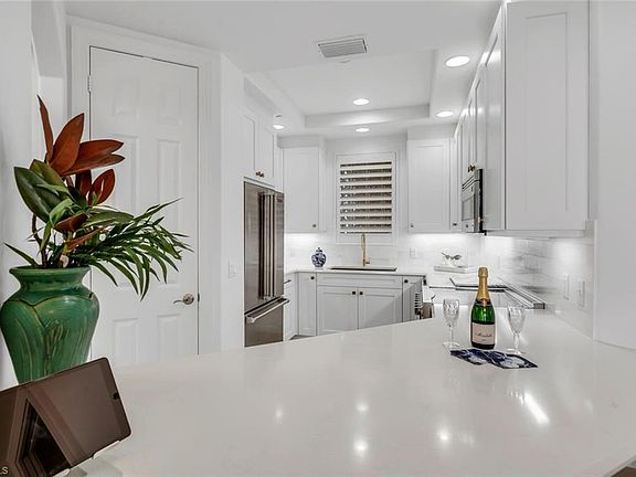 2nd image of 580 El Camino Real #3502