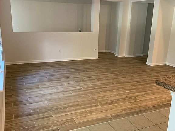 4th image of 100 Camden Cay Dr