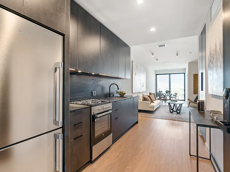 Venue Residences — Photo 79