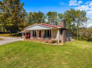 1124 Newman Riley Dr, Dandridge, TN 37725
