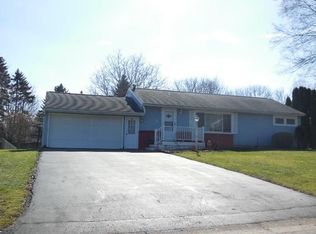 266 Willowcrest Dr, Rochester, NY 14618