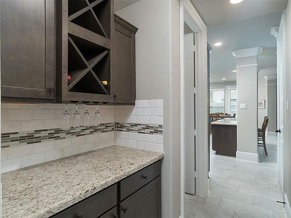 5th image of 2721 La Spezia Ln