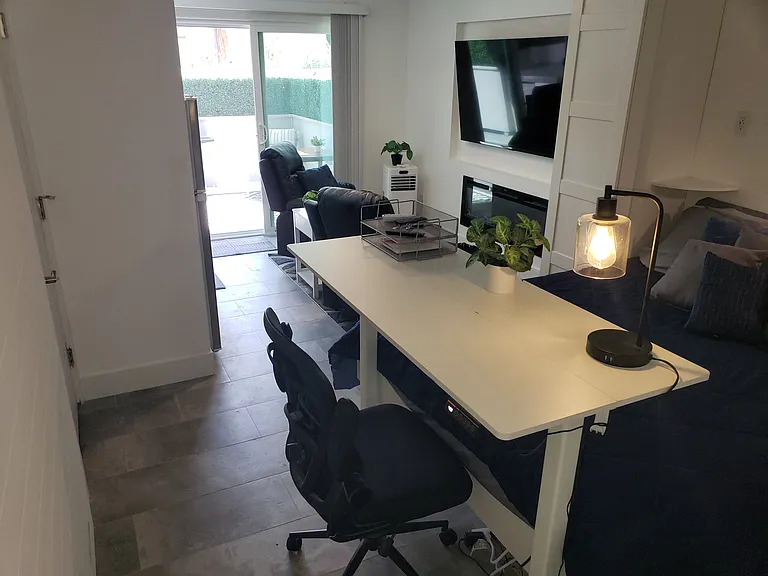237 S Clementine St #8 — Photo 8