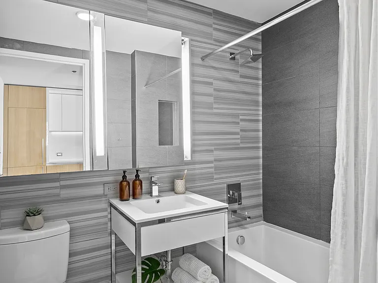 605 W 42nd St #25T — Photo 4