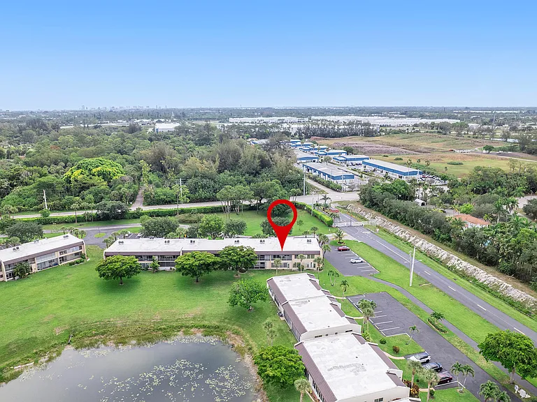 118 Lake Constance Dr — Photo 24
