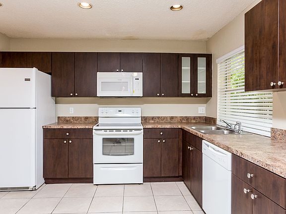 4th image of 11537 NW 39th Pl
