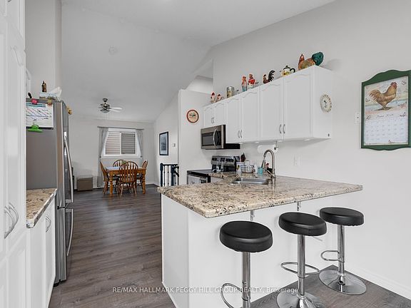 4th image of 18 Draper Cres