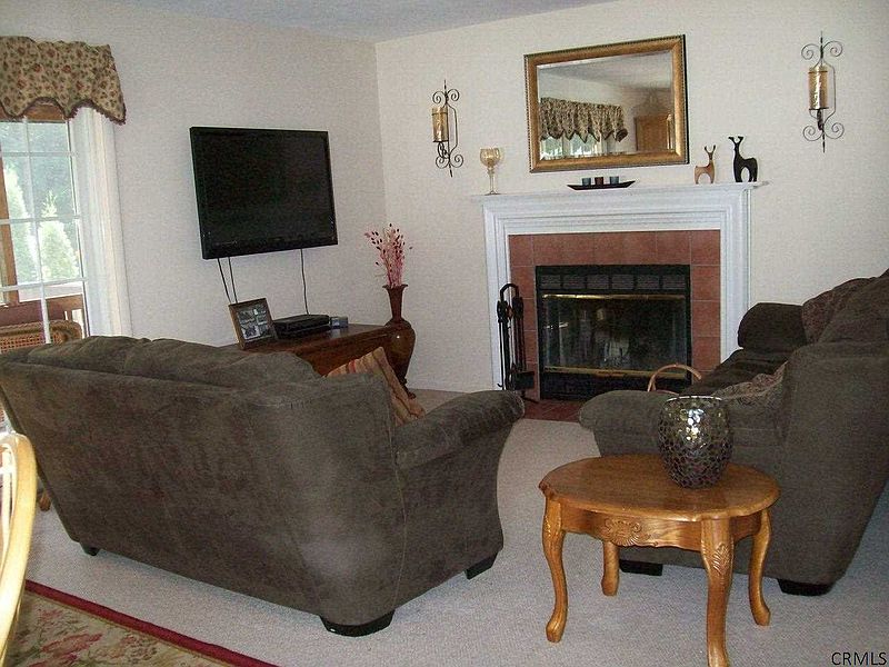 3rd image of 8 COOKS Court