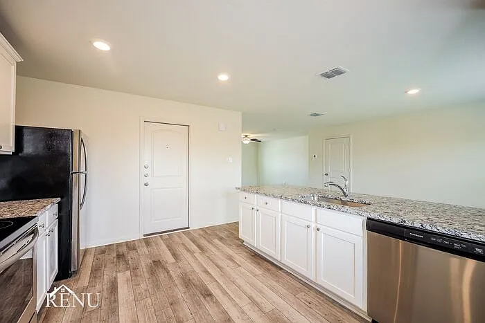 2902 Citron Gdn — Photo 5