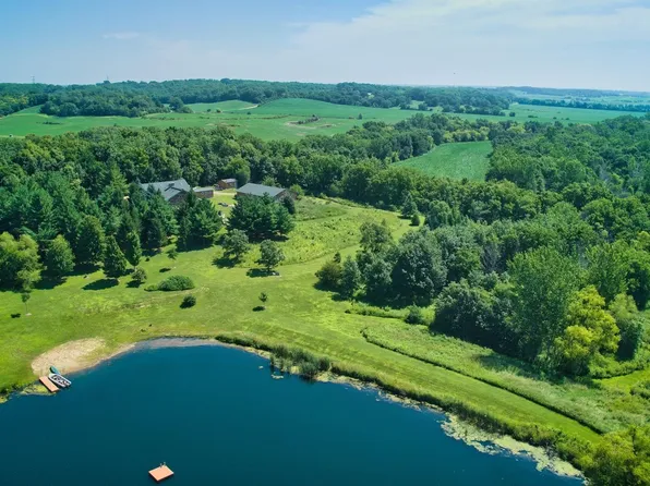 11 Honeytree Ln, New Hartford, IA 50660