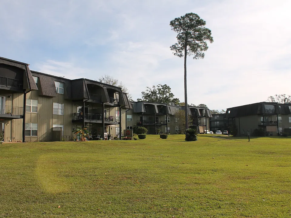 233 Riverbend Dr