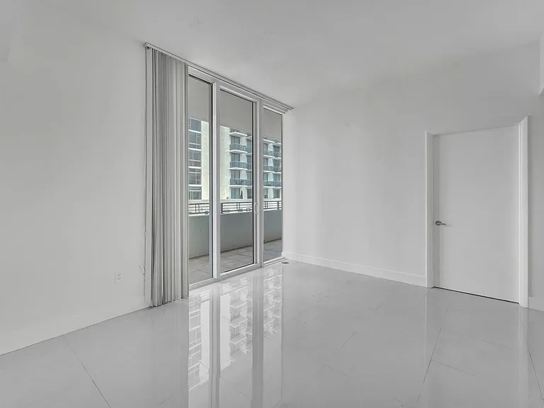 350 NE 24th St #509 — Photo 38