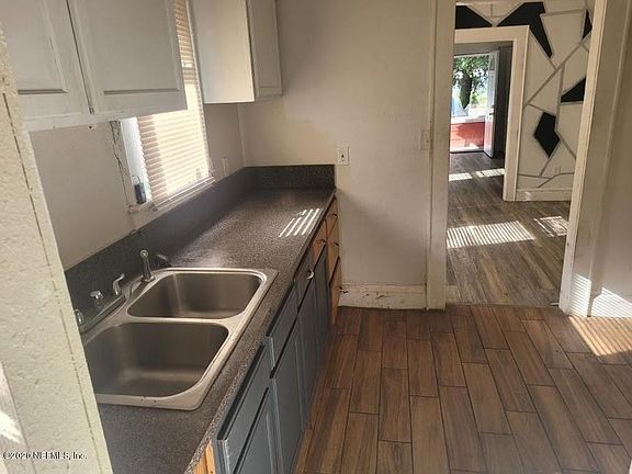 4th image of 346 Golfair Blvd