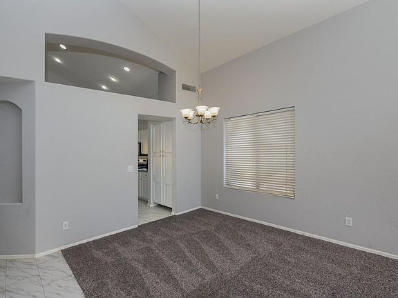 004_Dining Area
