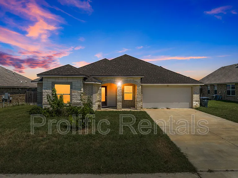 6117 Verde Dr — Photo 1
