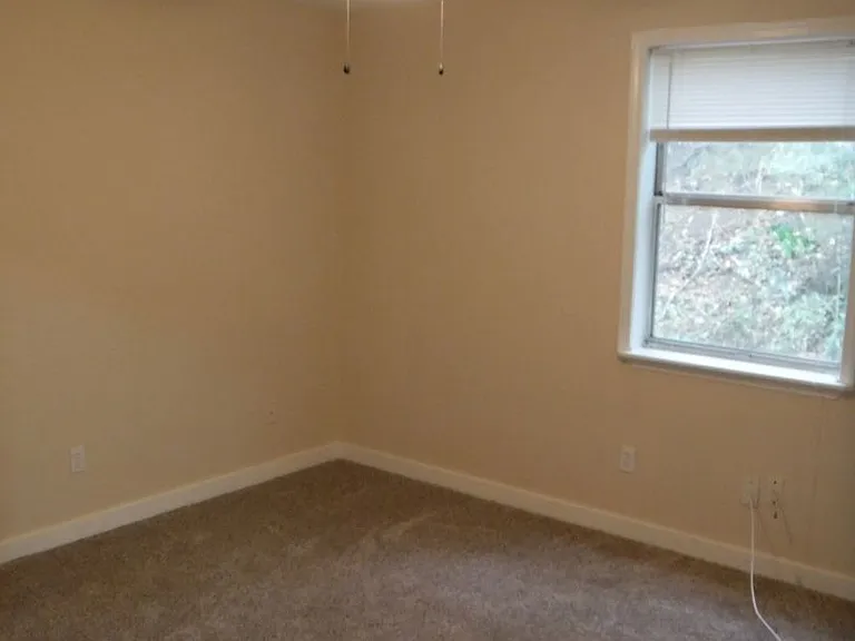 2308 Sylvan Ct — Photo 10