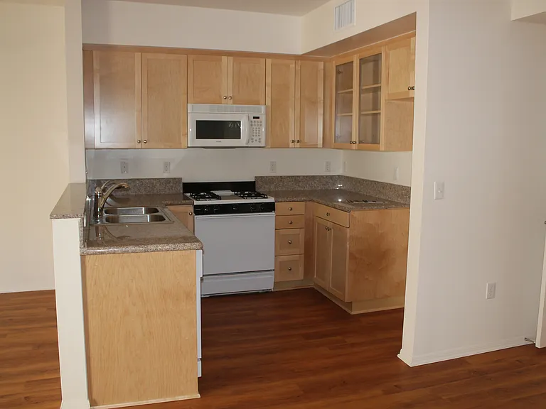 10227 Mason — Photo 22