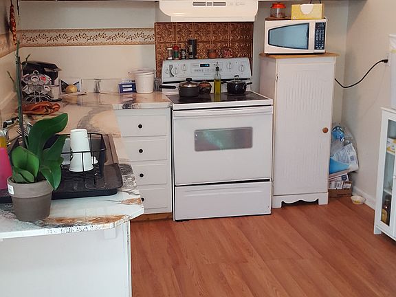 Eat in kitchen