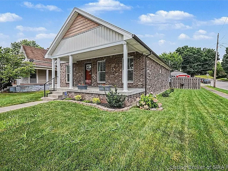2225 E Spring St — Photo 4