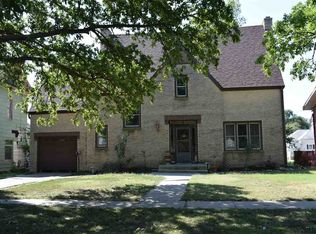 326 E Wisconsin St, Russell, KS 67665
