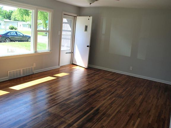 2nd image of 1040 College Ln