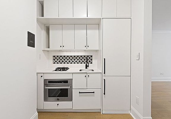 3rd image of 220 W 24th St APT 1P