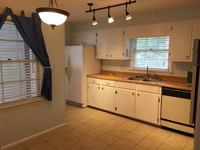 Beautiful 3 Bedroom 2 Bath Brick Home in Valdosta — Photo 3