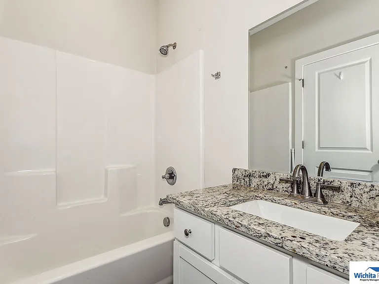 536 Martens Ct — Photo 10
