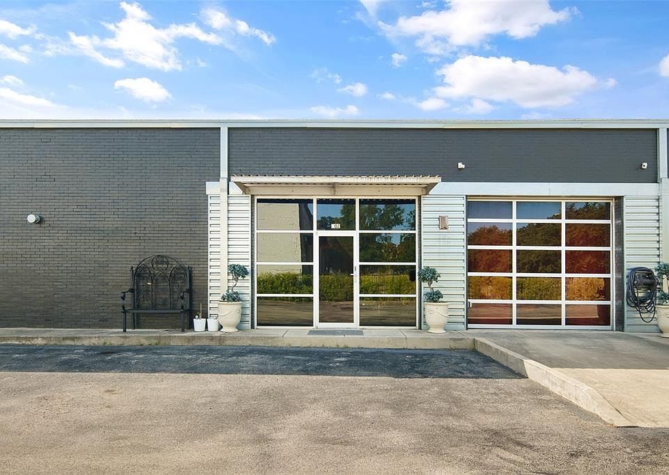 1st image of 2231-33 Valdina St #102