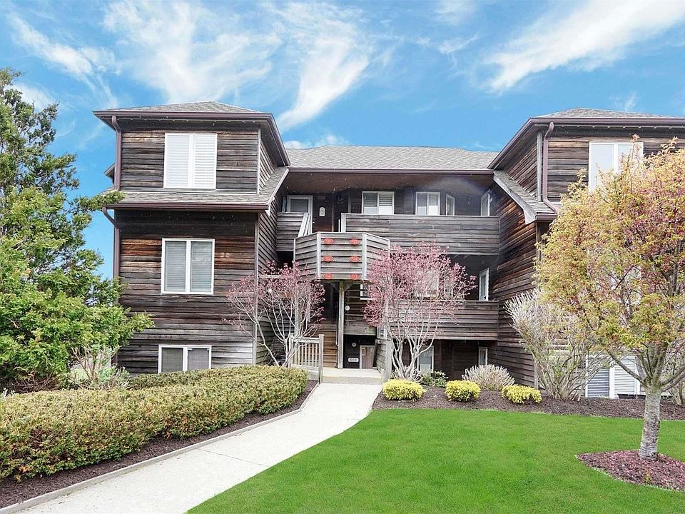 1st image of 515 Fox Hill Drive