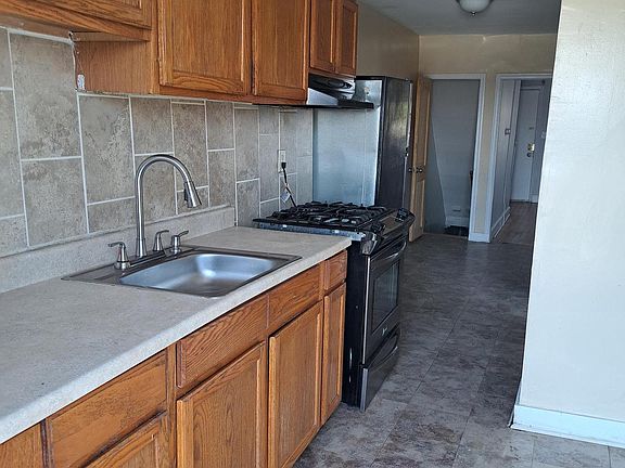 3rd image of 2805 Sunset Dr